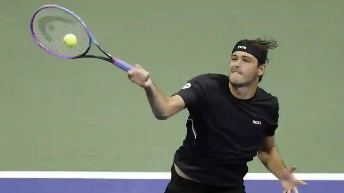 Taylor Fritz embarrasses his headband and struggles against Novak Djokovic at Arthur Ashe Stadium in New York