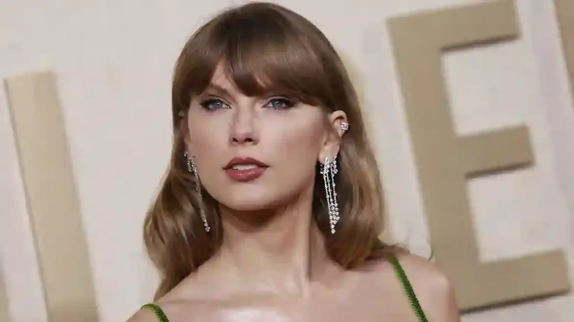 Taylor Swift sneaks into Arrowhead Stadium to watch fiancé Travis Kelce play in Kansas City Chiefs Super Bowl rematch against Philadelphia Eagles