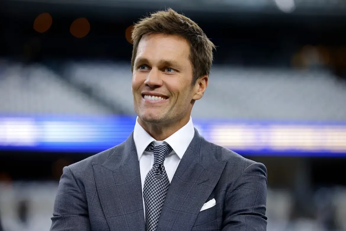 Tom Brady Prepares to Revolutionize His Fox Sports Commentary and Guide Las Vegas Raiders Toward Playoff Glory