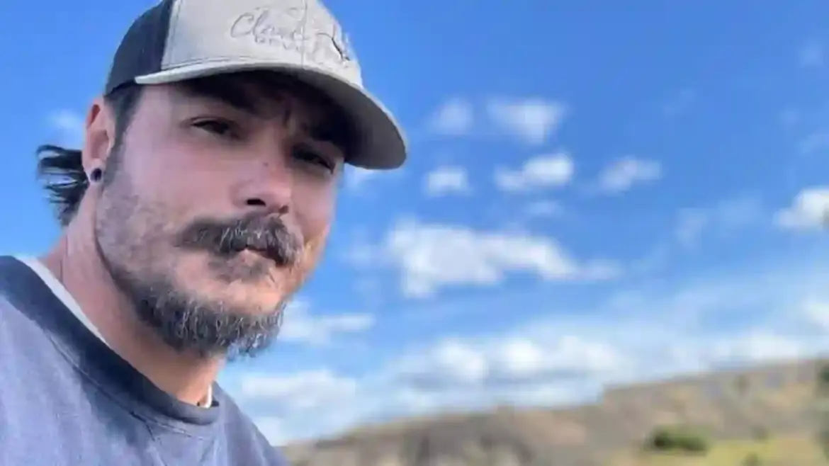 Washington authorities find accused child killer Travis Decker dead in dense bushland three months after allegedly murdering his three daughters