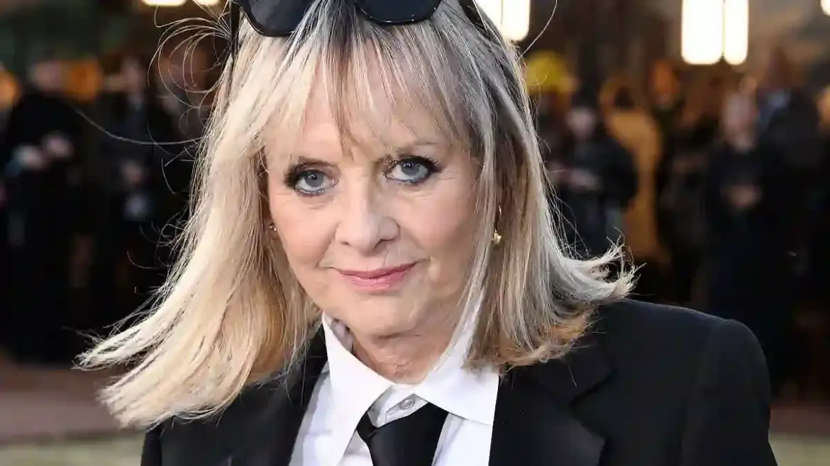 Twiggy Stuns Fashion Fans in Sophisticated Black Suit at Burberry Show During London Fashion Week