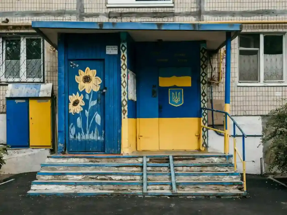 Ukrainian President Volodymyr Zelensky suggests temporary freeze in conflict with Russia to gain strategic advantages and secure Western guarantees in Kyiv