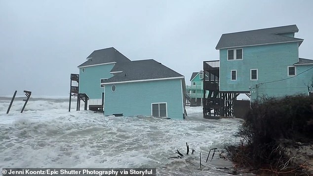 Atlantic Ocean swallows four more vacant vacation homes as North Carolina’s Outer Banks face worsening coastal collapse near Buxton 4 Atlantic Ocean