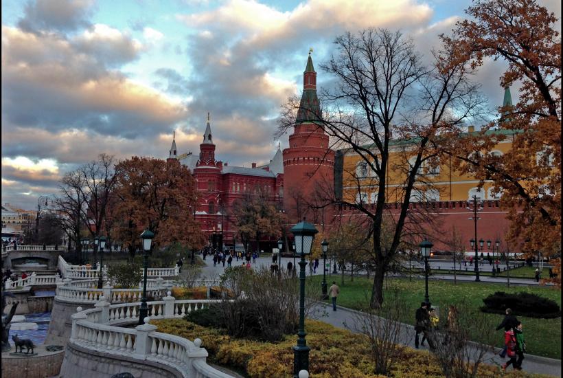 Nineteen year old soldier serving in the Kremlin dies suddenly on duty after falling ill during his morning shift in Moscow