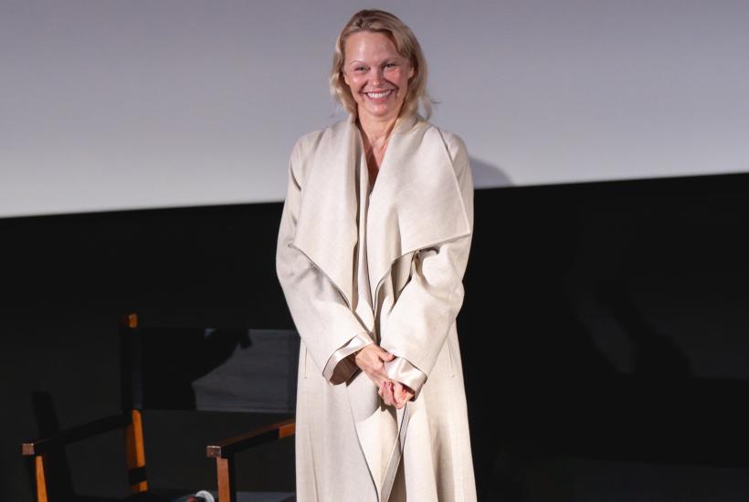 Pamela Anderson Launches Limited-Edition Rose-Petal Pickles and St. Petersburg Blogger Critiques Crunch and Bitterness 1 Pamela Anderson Launches Limited-Edition Rose-Petal Pickles and St. Petersburg Blogger Critiques Crunch and Bitterness