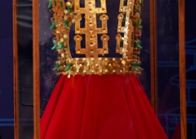 President Trump receives golden crown and South Korea’s highest honor during APEC ceremony in Gyeongju 2 South Korea