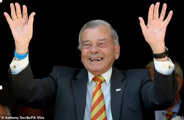 Legendary Cricket Umpire Dickie Bird Receives Emotional Farewell from Former Players and Fans at St Mary’s Church in Barnsley