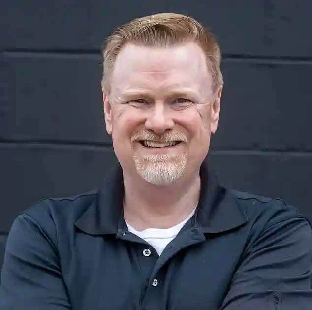 Creighton radio announcer blasts referee’s blocking call during Bluejays matchup in Las Vegas after controversial Baylor dunk attempt