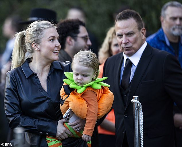 Karoline Leavitt Sparks Online Debate Over Husband Nicholas Riccio’s Smooth Complexion in White House Halloween Pictures 1 Karoline Leavitt Sparks Online Debate Over Husband Nicholas Riccio’s Smooth Complexion in White House Halloween Pictures