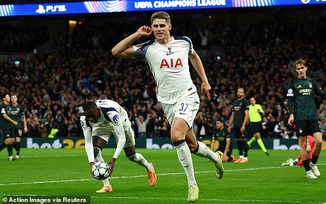 Micky van de Ven Scores Sensational Solo Goal to Propel Tottenham to 4-0 Win Against Copenhagen in London 1 Micky van de Ven Scores Sensational Solo Goal to Propel Tottenham to 4-0 Win Against Copenhagen in London