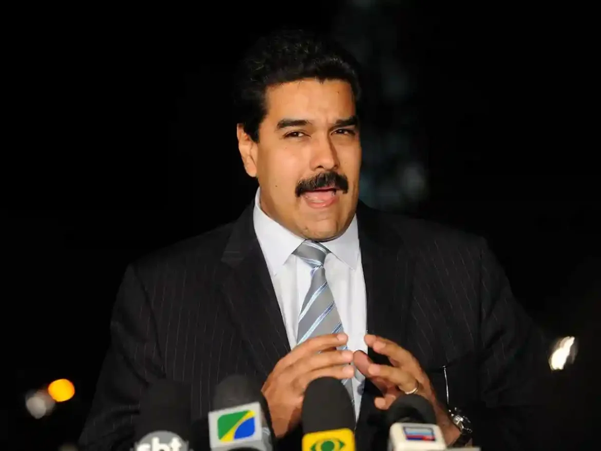 Nicolás Maduro brandishes Bolívar’s sword and warns of defending Venezuela against U.S. threats in Caracas