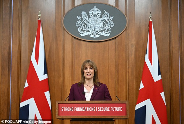 Rachel Reeves signals plan to raise taxes as Labour faces a £50 billion financial gap in London’s Downing Street speech 1 Rachel Reeves signals plan to raise taxes as Labour faces a £50 billion financial gap in London’s Downing Street speech