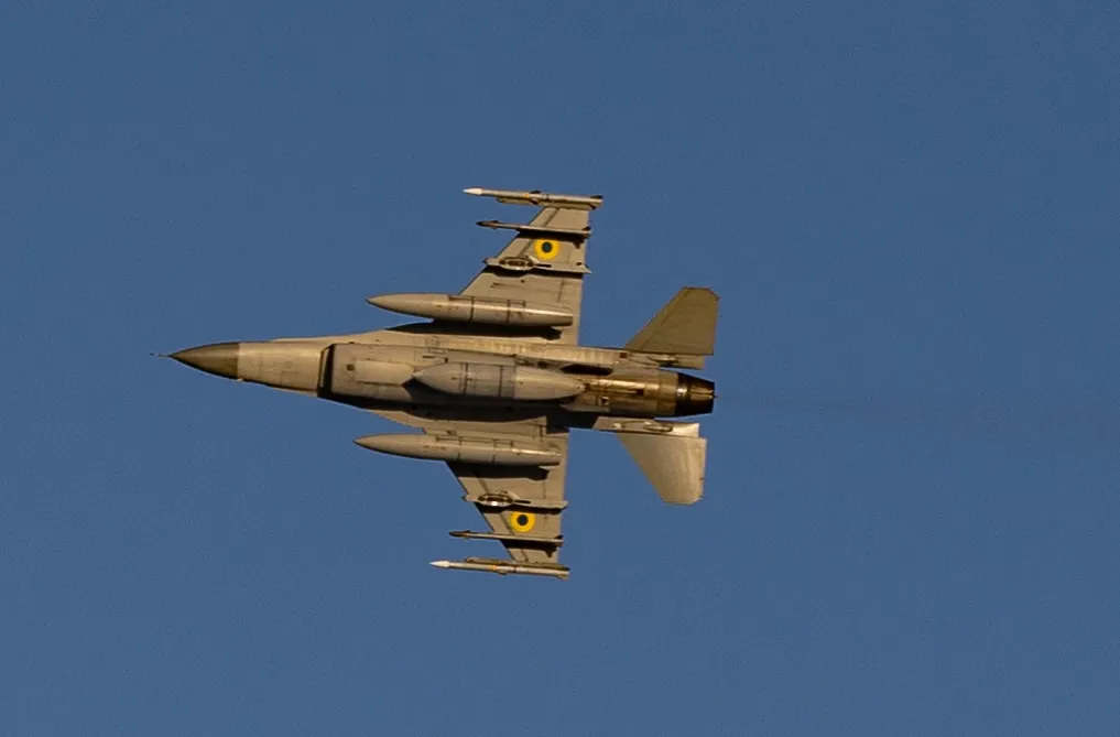 Russian Su-35S Fighter Forces Ukrainian F-16 and Mirage Jets to Fly at Low Altitudes Over Conflict Zone