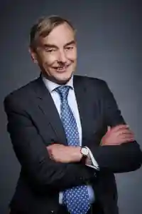 Tom Utley Recalls Humorous Paper Ball Victory and Landmark John Lennon Question at Downing Street in London