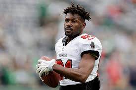 Antonio Brown’s legal team moves to dismiss the attempted murder charge in Florida as the ex-NFL star leans on the state’s Stand Your Ground law