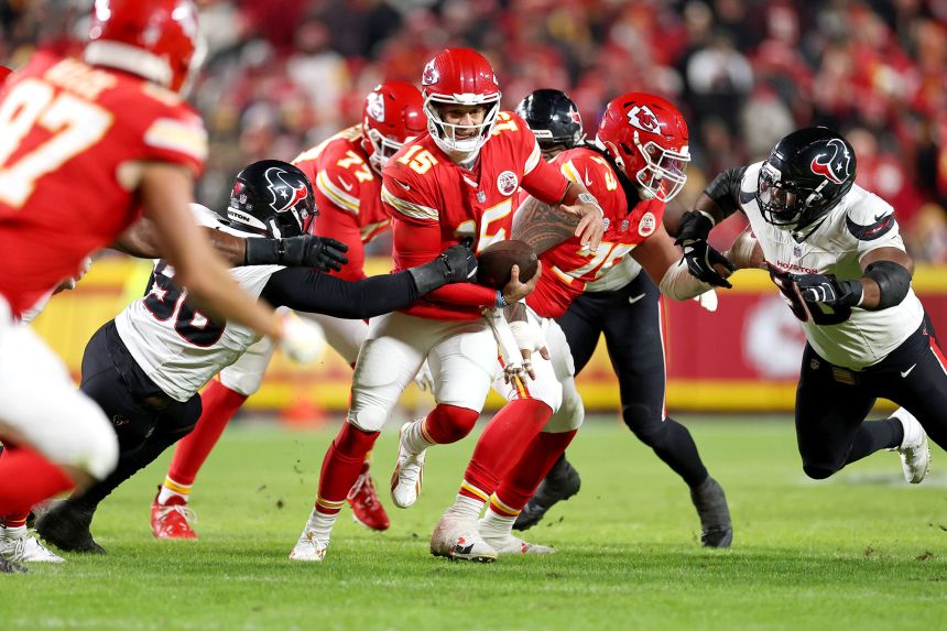 AFC Wild Card chances slip away for Kansas City Chiefs after offensive miscues and Sunday Night Football loss
