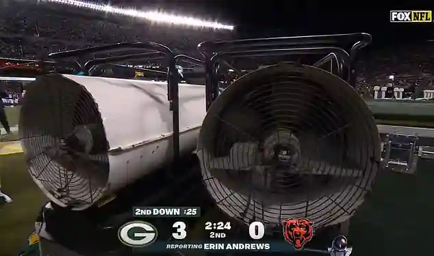 Green Bay Packers endure freezing sideline chaos as heaters fail during bitter rivalry loss to Chicago Bears at Soldier Field