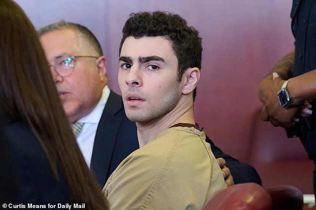 Luigi Mangione challenges Manhattan prosecutors over evidence linking him to UnitedHealthcare CEO murder in New York