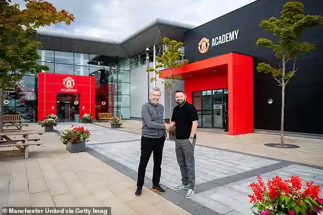 Manchester United Prepare to Appoint Newcastle’s Paul Midgley as Head of Academy Recruitment Amid Staff Overhaul at Carrington