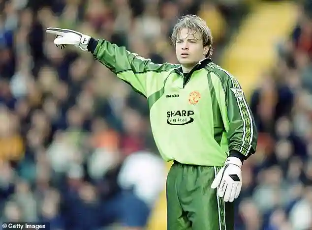 Mark Bosnich reflects on his time at Manchester United and praises Senne Lammens as the club looks to rebuild its goalkeeping legacy in England