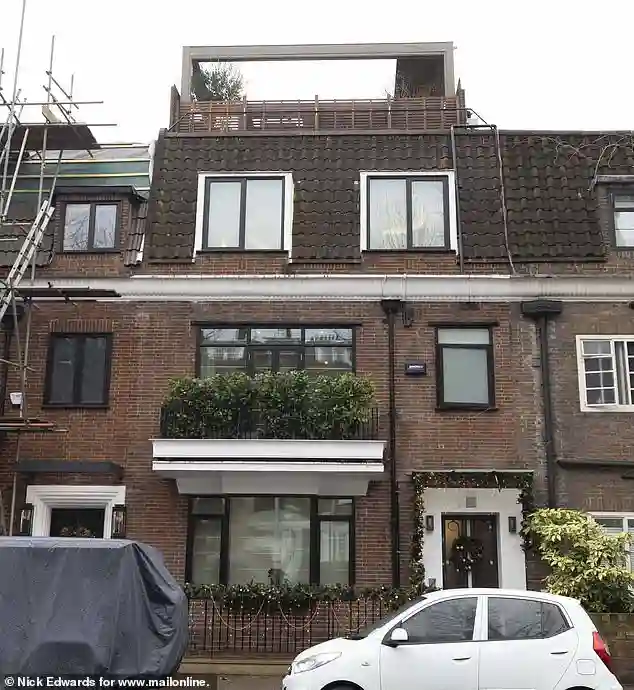 Harley Street Surgeon Yannis Alexandrides Faces Council Order to Demolish Rooftop Pergola on Chelsea Townhouse