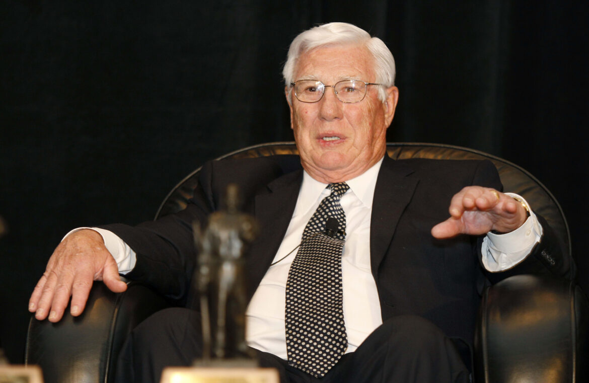 Bob Pulford dies at 89 as the Hockey Hall of Fame legend who shaped the NHL leaves a lasting legacy across Toronto Chicago and Los Angeles