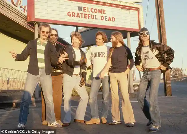 Bob Weir, Legendary Grateful Dead Guitarist, Passes Away at 78 in San Francisco Following Struggle with Cancer and Lung Issues