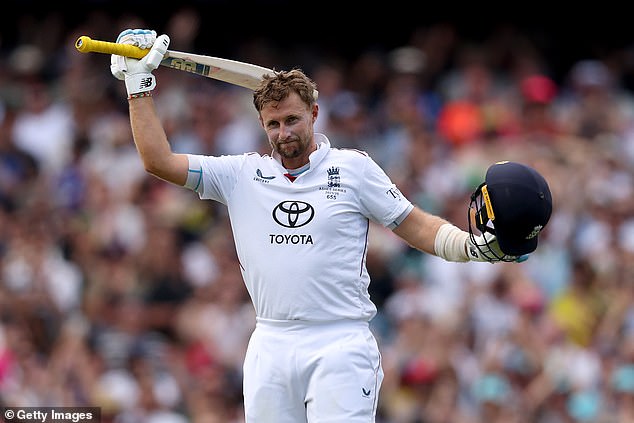 Joe Root leads England to first-innings 384 in Sydney before leaving field with back concerns during Australian reply at SCG