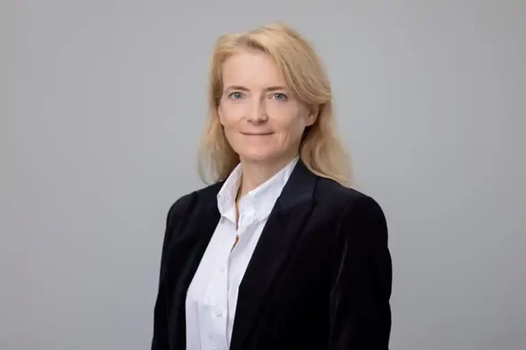 Minister Liz Lloyd