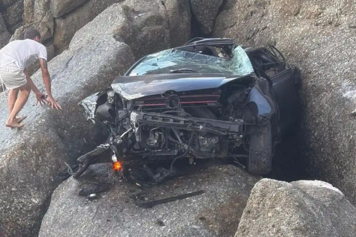 Vehicle Plunges Down 100 Metre Cliff on Chapman’s Peak Drive Near Noordhoek as Rescue Teams Rush to the Scene