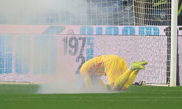 Cremonese fan loses three fingers after throwing dangerous firework that hits goalkeeper Emil Audero in Serie A match against Inter Milan in Cremona