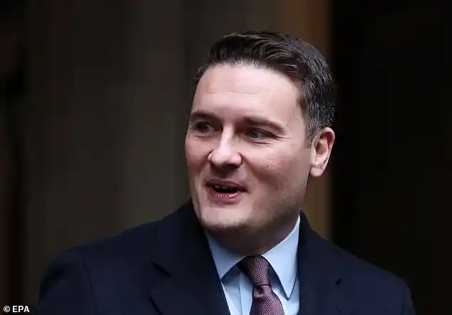 Keir Starmer struggles to rein in Health Secretary Wes Streeting after private message leaks spark Cabinet tension in the United Kingdom