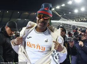 Snoop Dogg joins Swansea City supporters to celebrate Championship match as Liam Cullen scores stoppage-time equalizer against Preston
