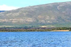 Zimbabwean man goes missing after apparent drowning at Bot River Lagoon near Fisherhaven sparking extensive search by NSRI and police