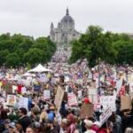 Bill Nye shocks crowds as activist criticizes ICE brutality at No Kings protest in Minneapolis