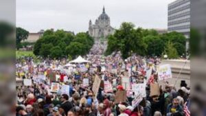 Bill Nye shocks crowds as activist criticizes ICE brutality at No Kings protest in Minneapolis