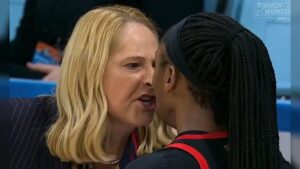 Brenda Frese and Oluchi Okananwa