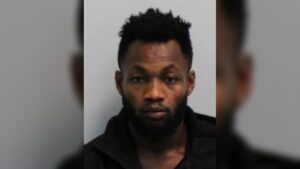 Quick-thinking victim captures photo and helps police arrest mugger in London Oxford Street