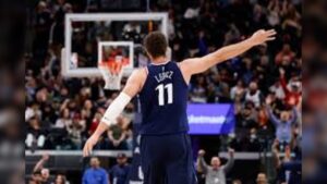 Leonard Leads Clippers To 129-96 Rout Over Struggling Milwaukee Bucks