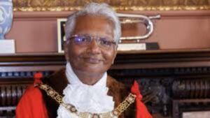 Liberal Democrats Suspend Bath Mayor After Sharing Controversial Posts on Hatzola Arson