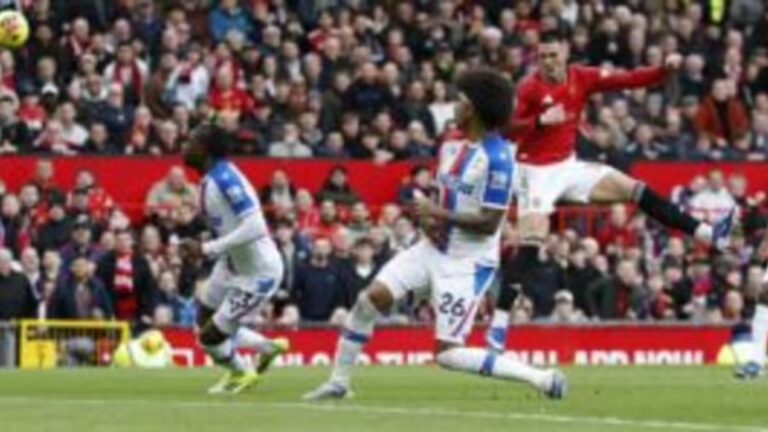 Manchester United battle Crystal Palace in high pressure Premier League showdown at Old Trafford as top four hopes hang in the balance
