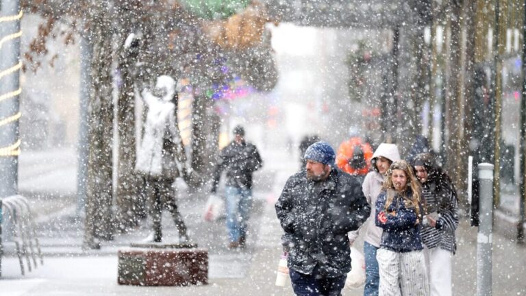 Massive Bomb Cyclone Unleashes Blizzards Wildfires And Violent Storms Across The United States As Chicago And Minneapolis Airports Face Travel Chaos