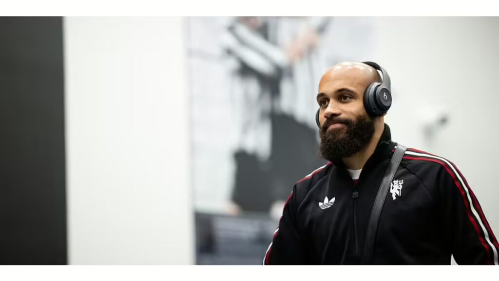 Newcastle United Battles Manchester United at St James' Park in High Stakes Premier League Showdown