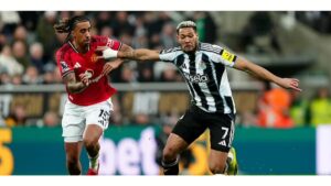 Manchester United Struggles Against Newcastle Attackers at St James’ Park in Premier League Showdown