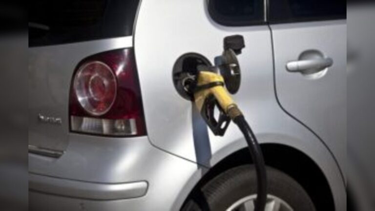 Nigeria suspends new petrol import licenses to boost domestic refining and reduce fuel dependence across the country