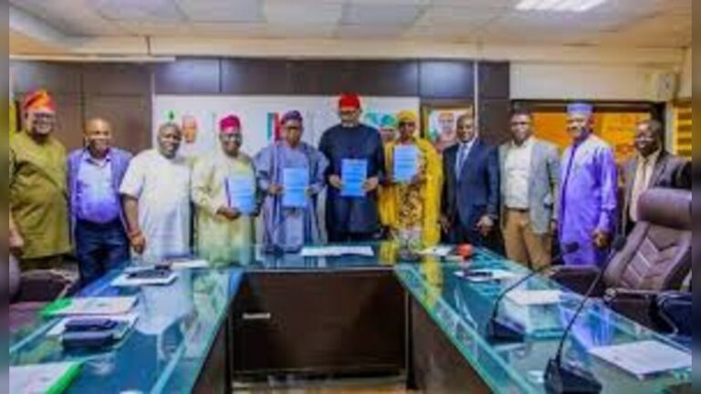 Ovie of Udu Kingdom donates ₦5 million in medical supplies to Federal Medical Centre Ovwian to boost patient care