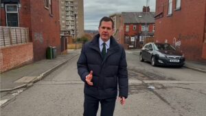 Robert Jenrick Accuses Rachel Reeves of Poor Judgment Over Preacher Links in Leeds