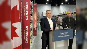 Secretary of State Wayne Long and store manager Rob Farrell