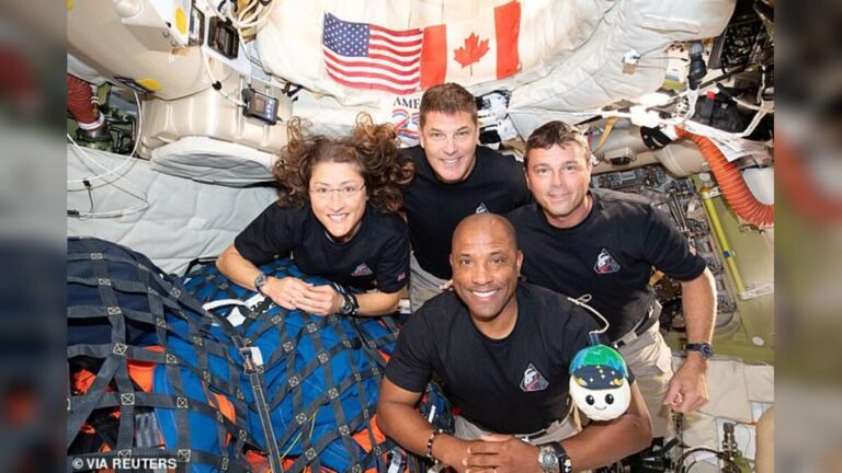 Artemis crew