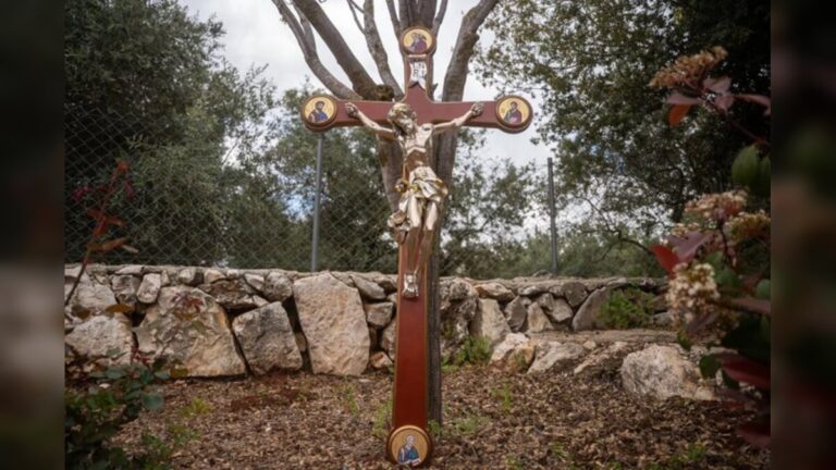 Damaged statue was replaced by IDF troops